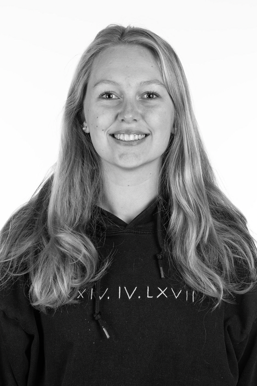 Een zelfportret van mijn in het zwart wit met mijn haar los over mijn schouders