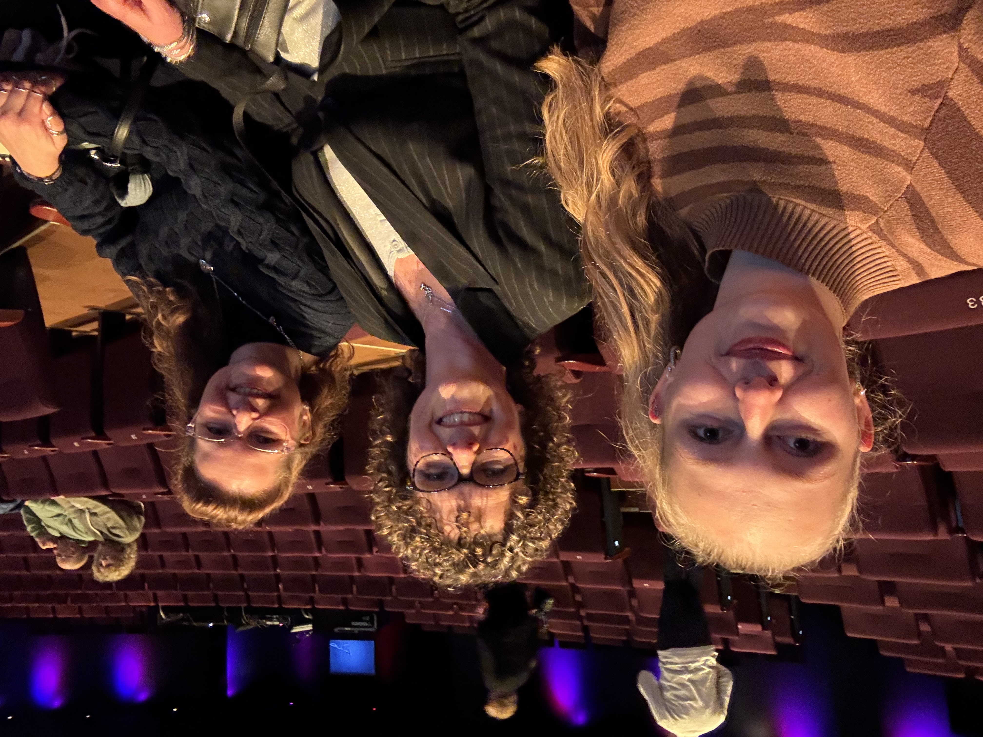 Een foto van mij, mijn tante en mijn moeder